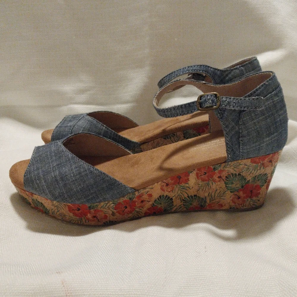 Toms Blue Chambray Hisbiscus Floral Cork Platform Wedge Ankle Strap Sandals